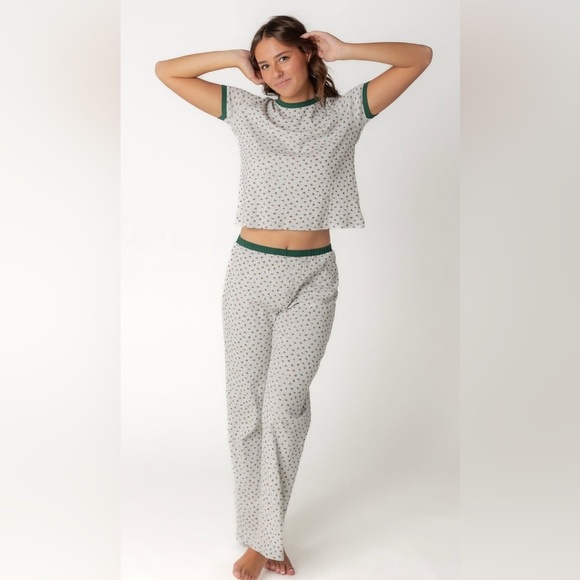 BRAND NEW without tags. Cozy grey mistletoe Pajama Set with Green Accents - Picture 1 of 1